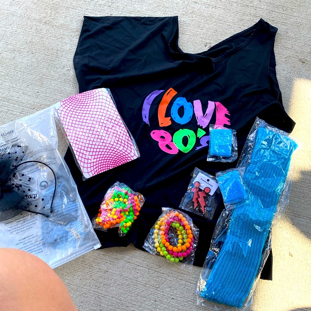 I love 80s Dress Up Costume Kit. Dress, Leg Warmers, Jewelry,‎ Bow, Mesh Tights